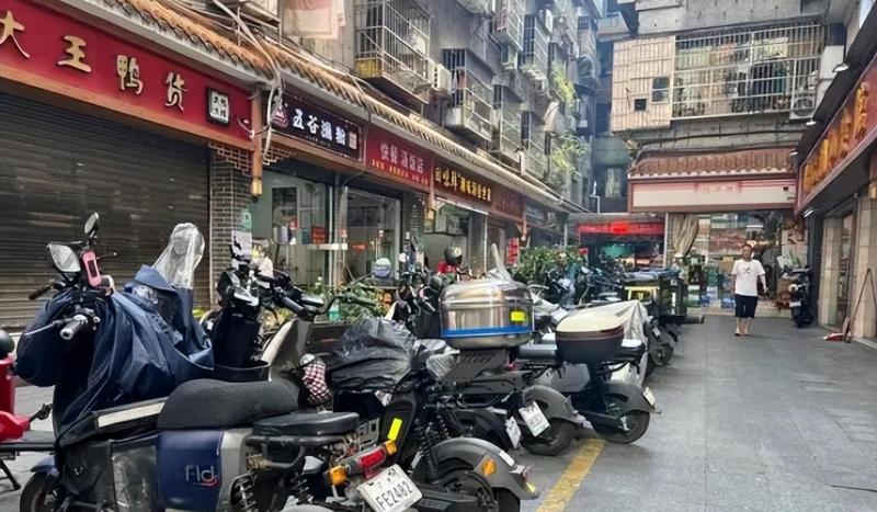 广州三元里禁电动车 商户抱怨亏损，亏损严重